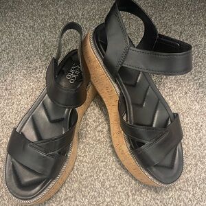 Super cute black sandal wedges🖤